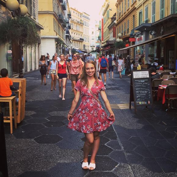 Meet your Posher, Julie - Picture 1 of 1